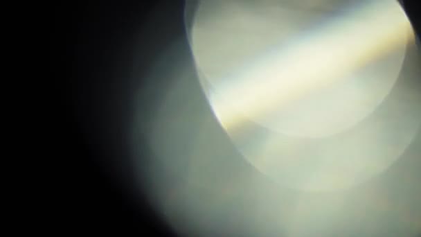 Fuites de lumière sur fond noir 