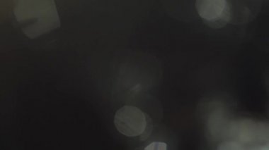 Siyah arka plan üzerinde hafif kaçakları