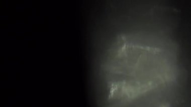 Siyah arka plan üzerinde hafif kaçakları