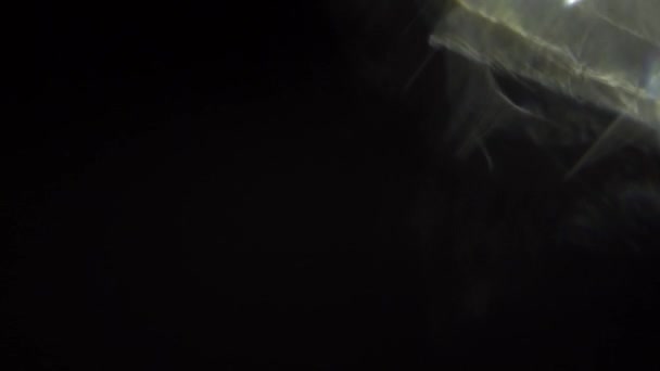 Fuites de lumière sur fond noir 