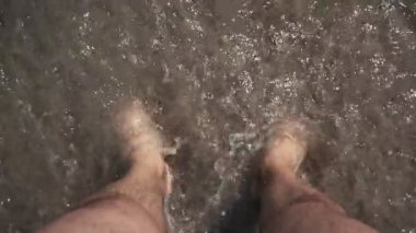 Deniz dalgaları akışları ayaklar