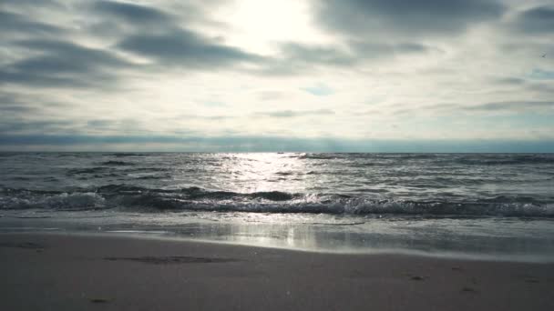 Réflexion solaire sur la surface de la mer — Video