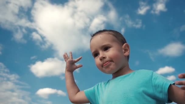 Little boy have fun on the beach — Stock Video