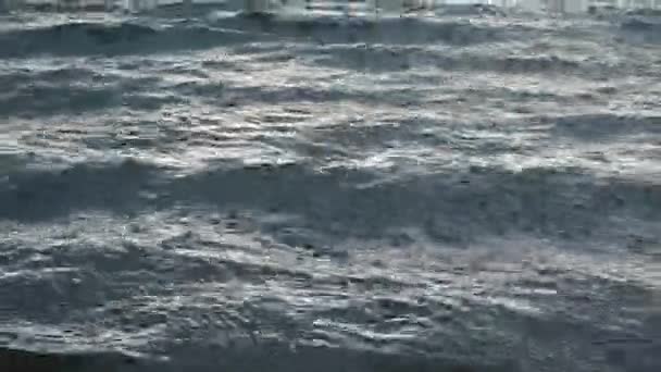 Winderige stormachtige zee oppervlakte golven — Stockvideo
