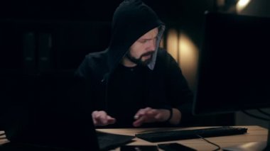 Hood 'lu Erkek Hacker