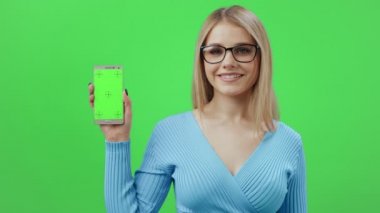 Boş ekranlı sarı cep telefonu