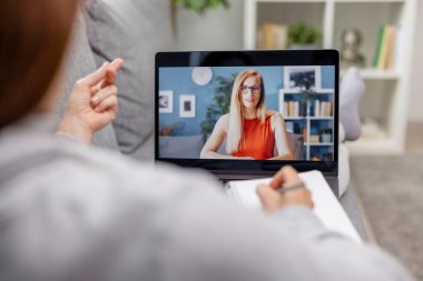 Laptop 'ta Video Sohbeti Kullanılıyor