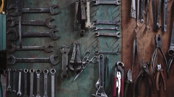Stand with wrenches at workshop — Stock Video
