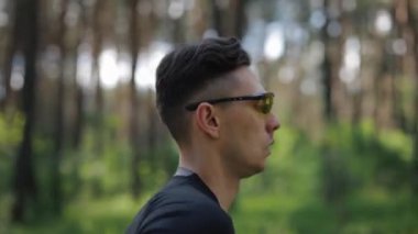 Ormandaki patika koşucusu