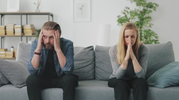 Casal com problemas em casa — Vídeo de Stock