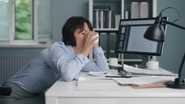 Sleepy woman working at office — Stock Video