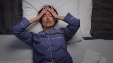 Geceleri baş ağrısı ile olgunlaşır.