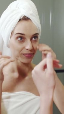 Temiz cilt ve ışıl ışıl görünüş için ayna kullanırken gerekli güzellik tavsiyelerini öğrenin.