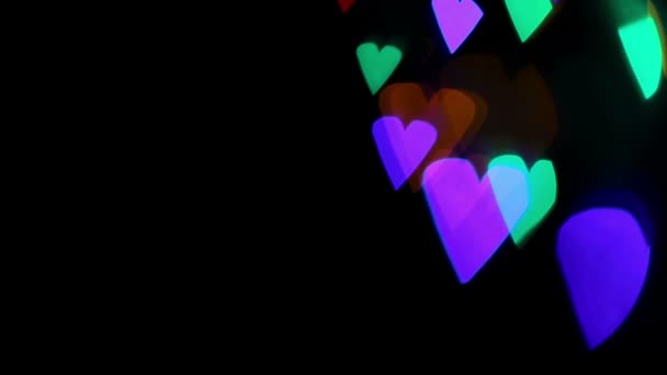 Lumières colorées coeur bokeh sur noir 