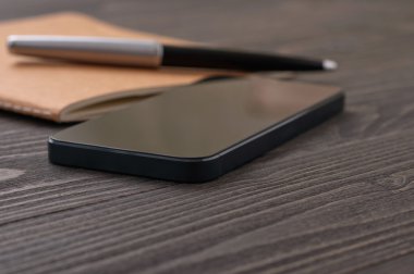 ofis işyeri defter ile siyah smartphone