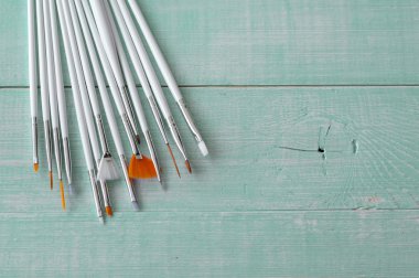 tırnak Sanat fırçalar hafif ahşap arka plan ayarla