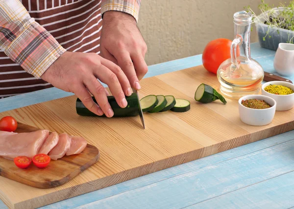 Man prepares a delicious and healthy food — Stockfoto