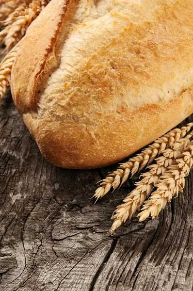 Pane con spighe di grano — Foto Stock