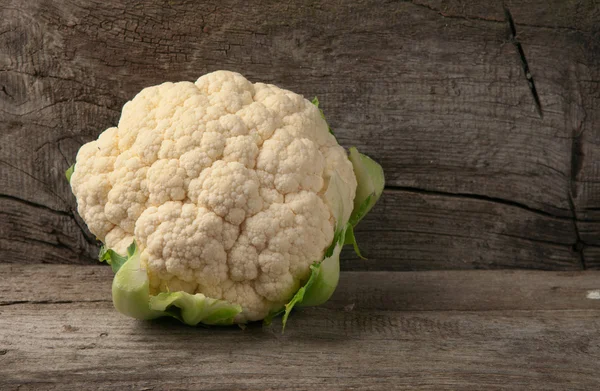 Raw cauliflower on wooden background — Stock Photo, Image