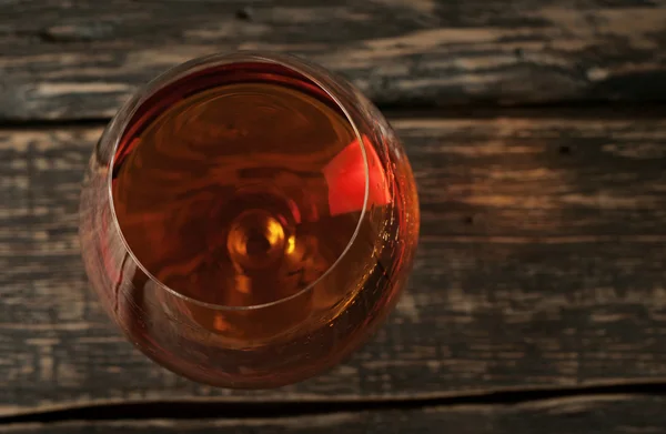 Cognac vintage in grande vetro rotondo — Foto Stock
