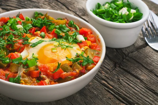 Shakshuka aux tomates et œufs — Photo