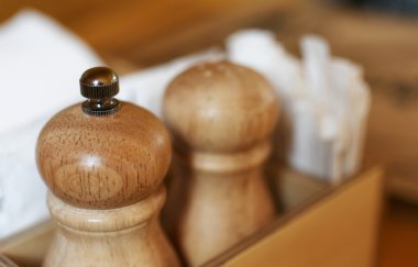 ahşap shaker tuz ve biber