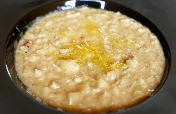 Risotto with pears and gorgonzola cheese — Stock Photo, Image