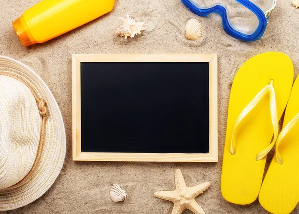 Blank chalkboard to write your text on the beach — Stock Photo, Image