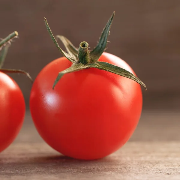 Tomates cereja perto — Fotografia de Stock