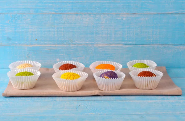 Conjunto de diferentes pasteles de colores shu eclairs —  Fotos de Stock