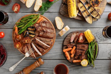 Izgara sebzeli ızgara sığır eti biftek dilimlenmiş