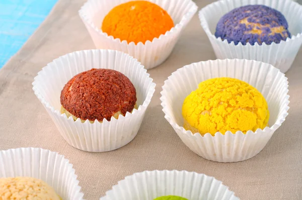 Set di diverse torte colorate shu eclairs — Foto Stock