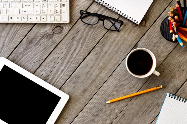 Tablet, Kahve, Klavye, Notebook, C ile tasarımcı çalışma masası — Stok fotoğraf