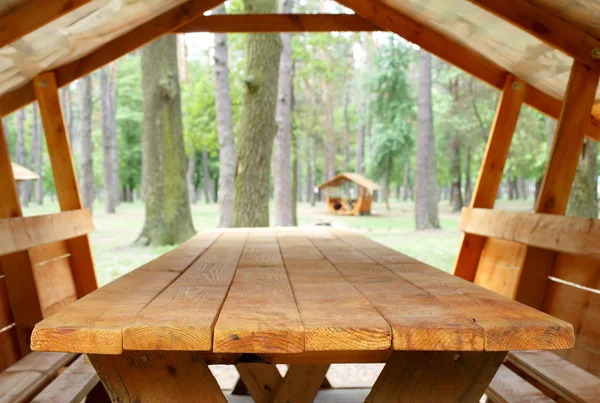 Dřevěný stůl s prázdné místo pro prezentaci — Stock fotografie