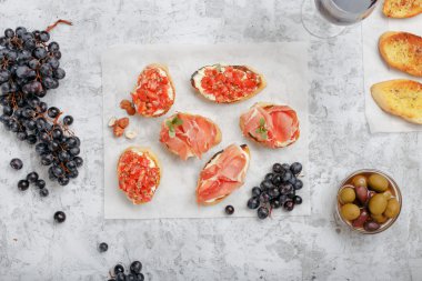 Farklı İtalyan meze şarap kırmızı şarap ile için