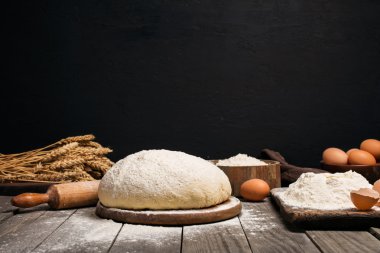 Taze Maya hamuru pizza veya ekmek pişirme için