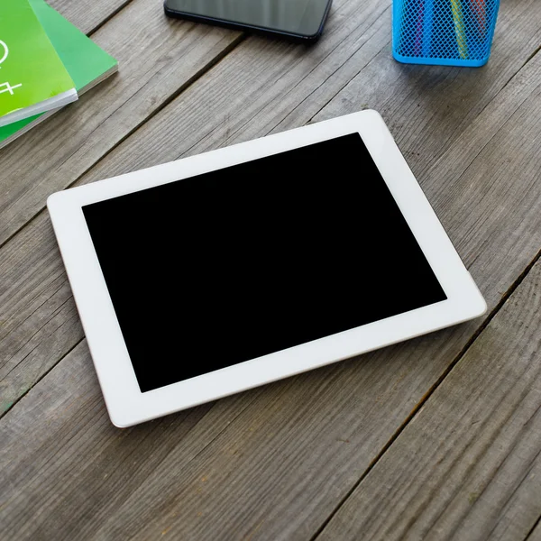 Weiße Tablette mit leerem Bildschirm — Stockfoto