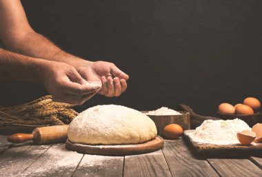 adam ekmek hamur hazırlama