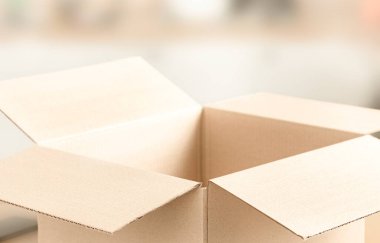 Boş karton kutuyu aç. Tasarım için model