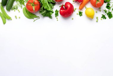 Sağlıklı gıda vejetaryen gıda geçmişi. Beyaz arka planda taze sebze ve meyve seti
