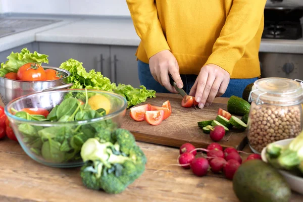 Estilo Vida Saludable Concepto Comida Saludable Mujer Joven Preparando Desayuno — Foto de Stock