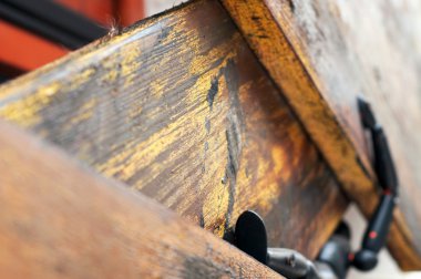 boya ile ıslatılmış kurulu