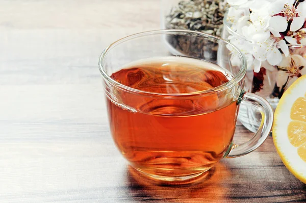 Black tea in a mug — Stock Photo, Image