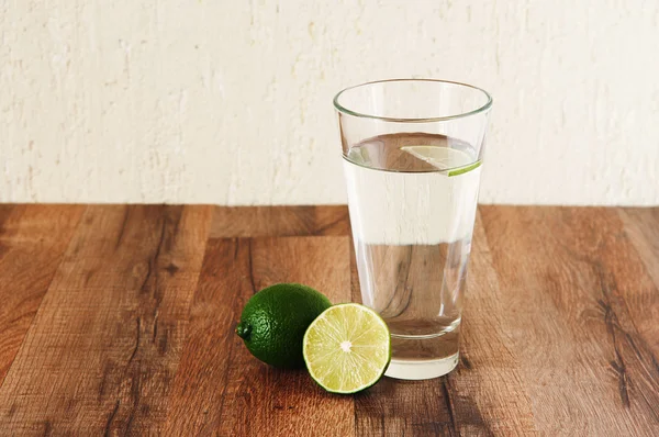 Water with lime — Stock Photo, Image