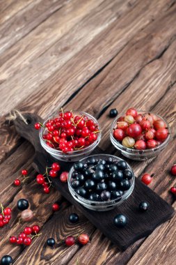 çeşitli mevsim meyveleri