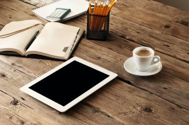 Beyaz tablet bilgisayarınız boş bir ekran ile