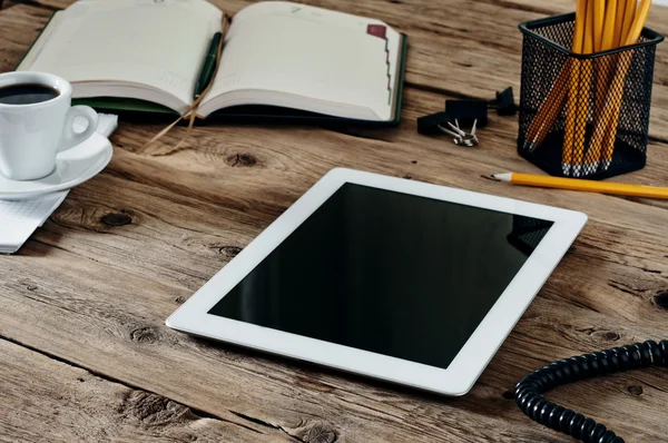 White tablet in the workplace — Stockfoto