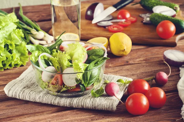 Fresh salad with a glass of water — Stock Photo, Image