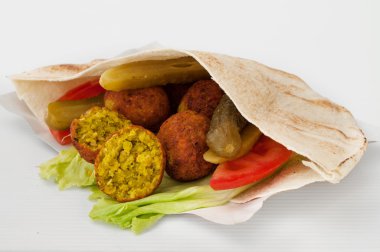 Falafel sebzeli pide
