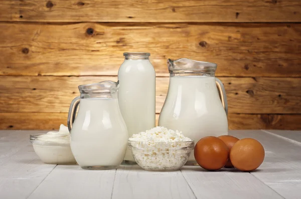 Dairy products (milk, cottage cheese, yogurt, sour cream) and eg — Stockfoto